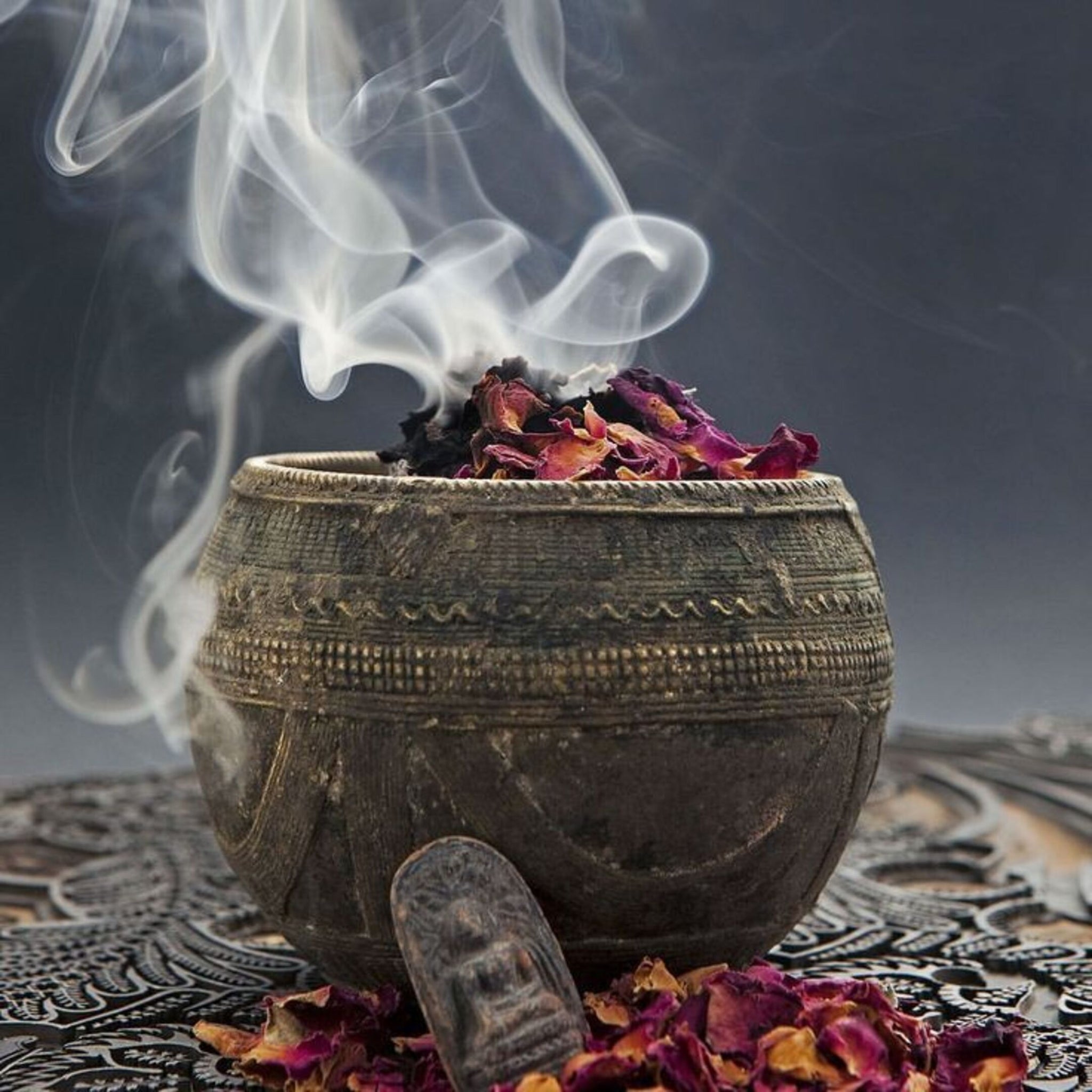 Top 5 Must-Have Scent Blends for UAE Homes in 2024